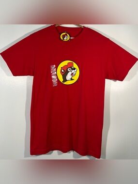 Buc-ee's Shirt Men's Sz Medium Red Logo Tee Graphic Tee Short Sleeve Cotton NWT